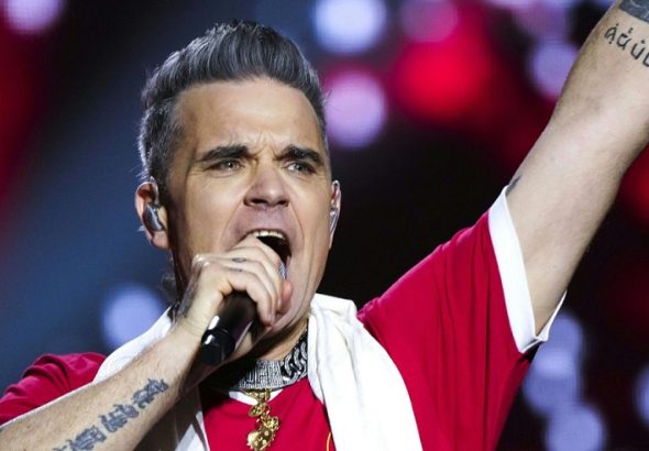 Robbie-Williams-inicia-su-era-‘BRITPOP-con-un-sencillo-al-lado-de-Tony-Iommi-min