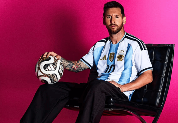 messi-y-la-pelota-para-las-instancias-IOQLXTZD55BIXEZWPM3M36AZYU