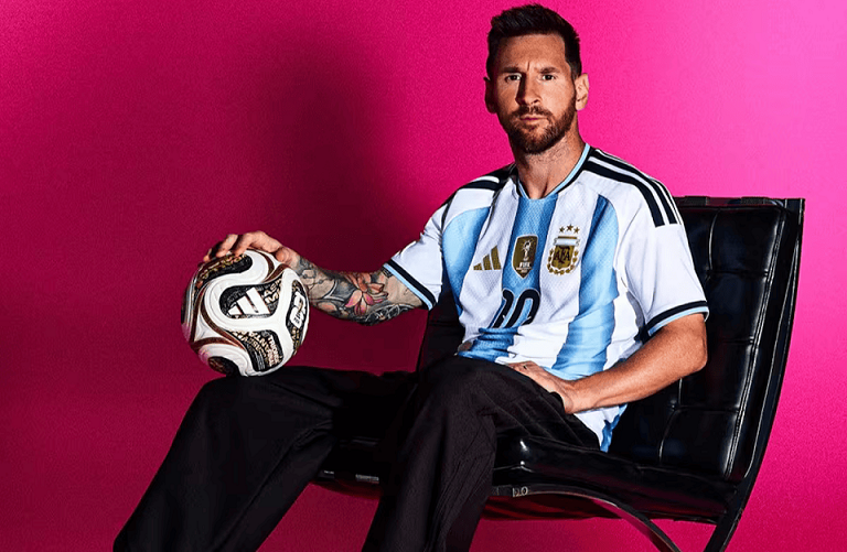 messi-y-la-pelota-para-las-instancias-IOQLXTZD55BIXEZWPM3M36AZYU