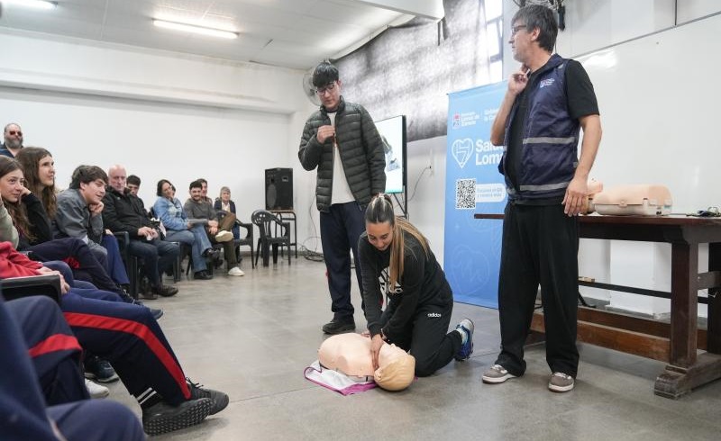 Capacitación en RCP para estudiantes del Instituto San Bonifacio.