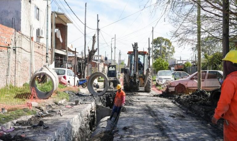 FIORITO: Una obra integral transforma la infraestructura del Barrio el Paredón.
