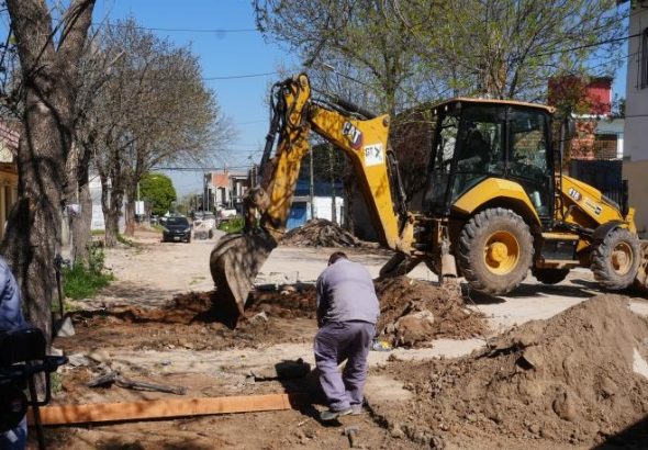 Lomas de Zamora finalizó una obra de desagües pluviales en Albertina para mejorar el drenaje del barrio.