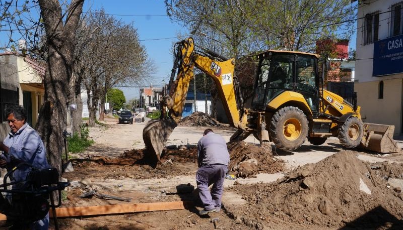 Lomas de Zamora finalizó una obra de desagües pluviales en Albertina para mejorar el drenaje del barrio.