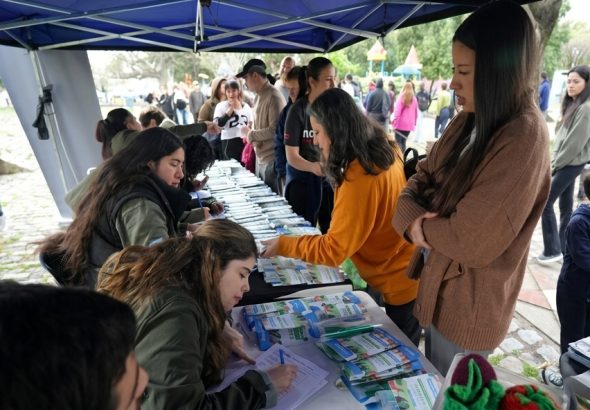 Lomas de Zamora impulsa las huertas familiares con la entrega gratuita de semillas para la temporada primavera-verano.